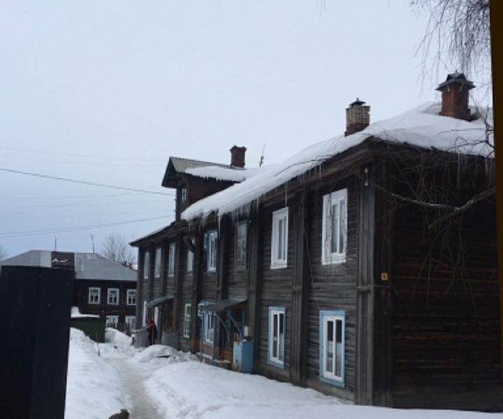 Пенсионерка погибла в городе Юрьевец из-за упавшей на нее наледи с крыши Пенсионерка погибла в городе Юрьевец из-за упавшей на нее наледи с крыши